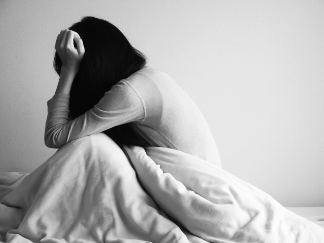 朝起きるのがツラい女性