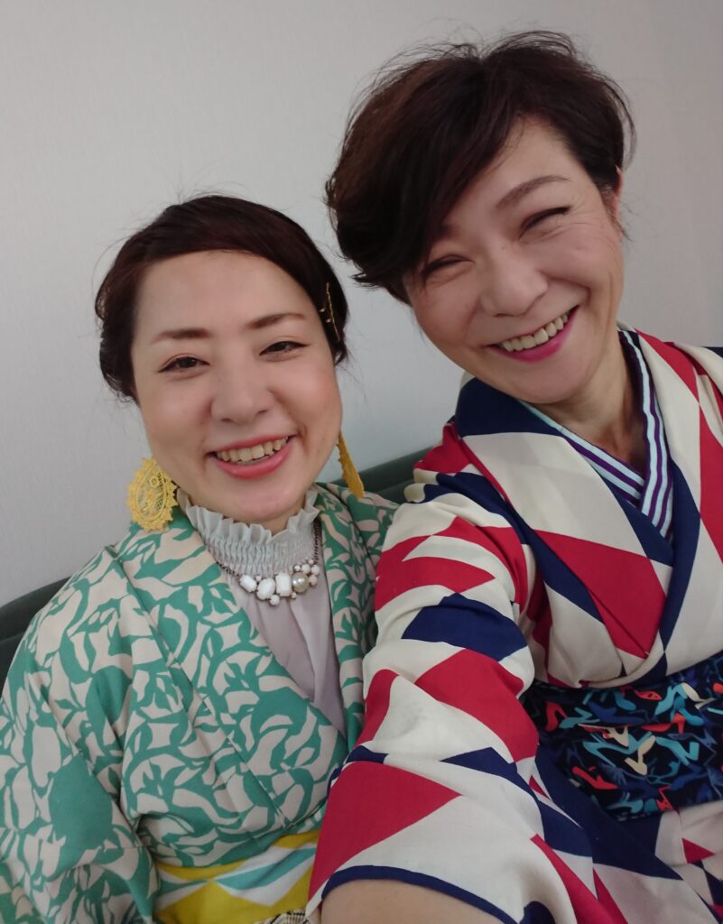 着物和箪笥 即購入大歓迎! 高くで購入したそうです!アンティーク和箪笥